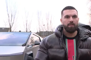 Kosso legt uit hoe het zit met geruchten dat hij dealer nooit heeft betaald voor Cybertruck