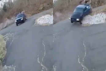 Gast klapt zijn pick-up bovenop een Mustang, dan maar lopen