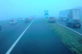 Auto doet eventjes invoegen zoals je dat zeker niet hebt geleerd