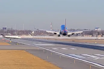 BIZAR: Bijna-ramp op Chicago Midway Airport – Vliegtuigen op ramkoers!