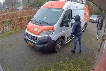 Twingo-tuig boos op PostNL bezorgen: "Waarom rijd je mijn maatje bijna omver"
