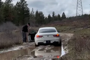 Oleg leert dat zijn BMW 650i Gran Coupé niet geschikt is voor off-road rijden