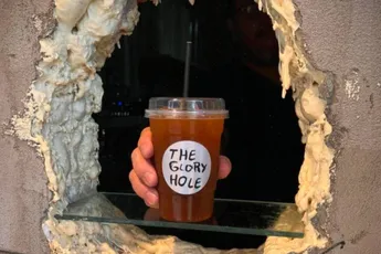 Drink eens een lekker bakkie koffie uit The Glory Hole