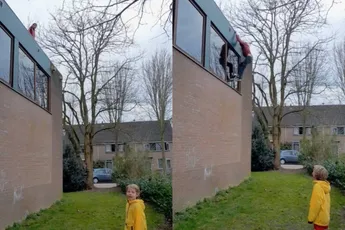 Parkour-mannetje Juri laat de kinderen even zien hoe het moet