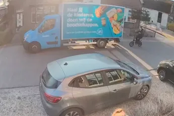 Jongen op Fatbike ziet Albert Heijn bezorgbusje over het hoofd