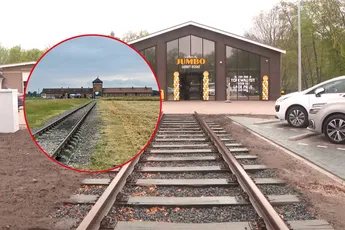 Mensen zien bekend beeld van 'Auschwitz' in nieuwe supermarkt in Elburg