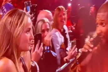 Vrouw is wel heel goed met ballen bij concert Usher