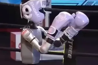 China organiseert eerste soort van bokswedstrijd tussen humanoïde robots — best verontrustend