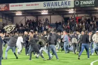 Supporters Den Bosch en Telstar meppen erop los na play-offwedstrijd
