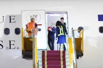 Brigitte Macron geeft Emmanuel een duw in het gezicht bij VN-bezoek – video gaat viraal