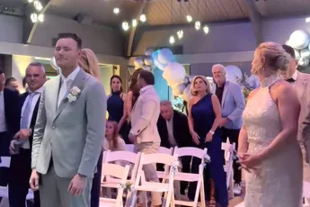 Gappie doet een grappie tijdens een bruiloft