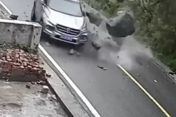 Bergweggetje kwam met onaangename rollende verrassing voor automobilist