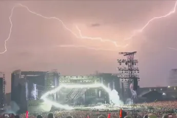 Podiumshow Dao Lieu verandert in live natuurfilm