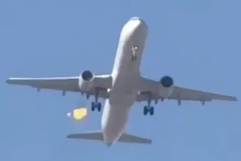 American Airlines Airbus A321 moet rechtsomkeert maken door vuurspuwende motor