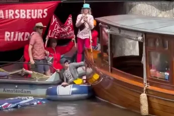 Klimaatgekkies XR verstoren botenparade Masters Expo, boot vaart blokkade aan