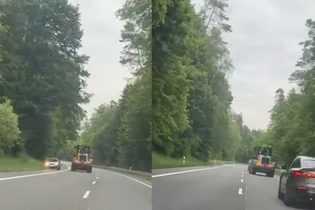Dronken gast jat wiellader en hangt de wegpiraat uit