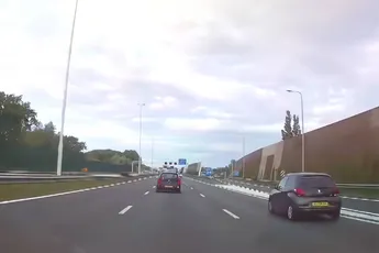Straatracer in Rotterdam en omgeving laat graag zien dat verkeersregels niet voor hem gelden