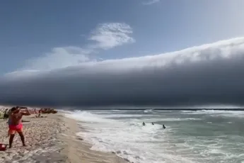 Lijkt AI, maar is dus een rolwolk voor de kust van Portugal