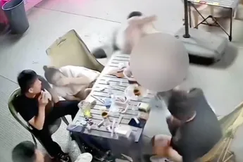 Gezellige maaltijd in China krijgt ineens toch wel een aparte wending