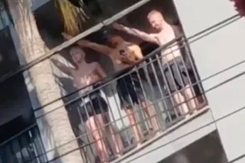 Duitse toeristen schreeuwen Hitler-toespraken en doen groet vanaf Spaans hotelbalkon