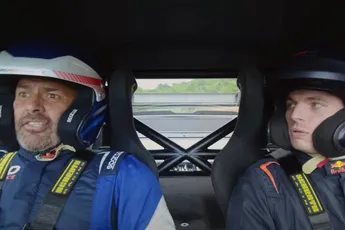 Max Verstappen kreeg de sleutels van een Ford Mustang GTD en liet Chris Harris bijna z’n onderbroek vervuilen