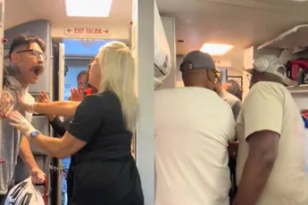 Reusachtige MMA-vechter denkt de baas te zijn, maar gaat verbaal KO door schreeuwende trolley-trutten
