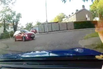 Deukie in Dronten: Niet opletten, geen voorrang aan rechts verlenen en frontaal op auto inrijden