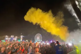 Confettikanon ontploft tijdens StukTV-show op Boerenrock (beelden)