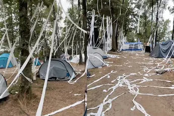 En toen was er op maandag helemaal geen wc papier meer op de camping van Decibel