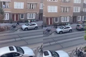 Man in Amsterdam wil fiets gooien, maar krijgt een trap en gaat daarna slapen