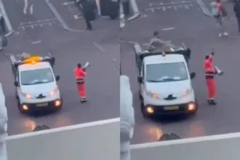 Gast van de gemeente zingt ‘Kleine Jongen’ in centrum Amsterdam