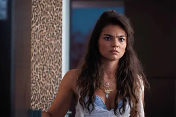 Allereerste beelden van serie Kees Flodder met Tatjana Šimić wederom in de huid van Kees