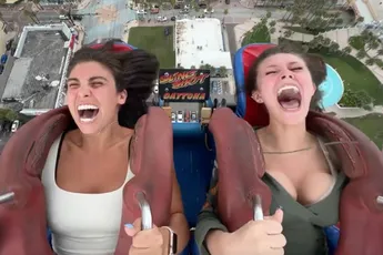 Tijdens Slingshot-ritje ontsnapt er rechts bijna iets uit de opvang