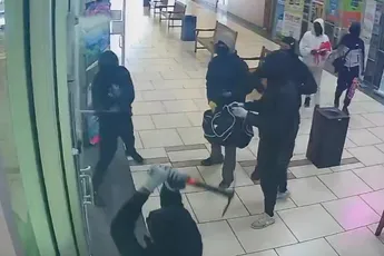 Juwelier voorkomt smash-and-grab door direct te schieten