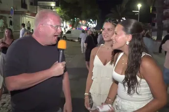 Jan Roos laat in Albufeira zien hoe je Duitse vrouwen moet versieren