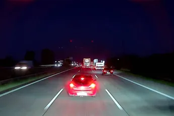 Lever je rijbewijs maar in, dit is te gevaarlijk om te doen voor een vrachtwagen