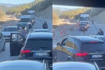 Vrouw heeft file helemaal gehad en gaat zelf verkeer regelen