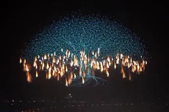 Chinezen vestigen wereldrecords met drones en vuurwerk