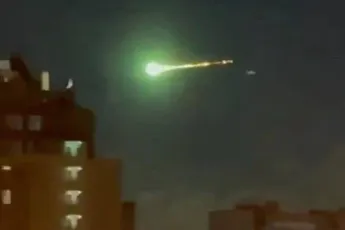 Groene vuurbal scheert over Moskou en zorgt voor paniek en UFO-theorieën