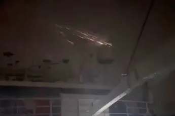 Ecuadoriaanse vissers filmen “vuurwerkshow” boven de Stille Oceaan