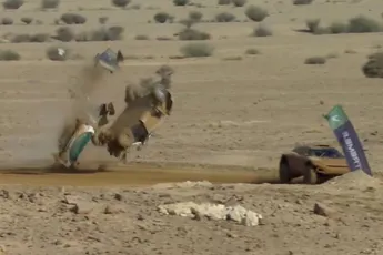 Molly Taylor maakt snoeiharde crash in Saoedi-Arabië, maar is niet klein te krijgen