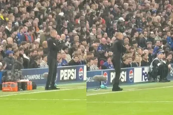 Chelsea fans zingen voor Ajax-coach John Heitinga: "You're getting sacked in the morning"