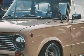 De gekste goedkope auto’s die je nu kunt scoren