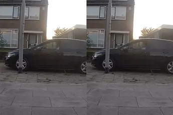 Deurbel legt vast hoe gezellige man op woning schiet