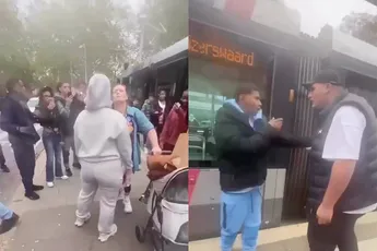 Jongeren in Rotterdam vallen vrouw met kinderwagen voor hondje lastig bij de metro