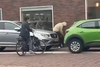 Persoon aangepakt die vrouw rake klappen gaf in Raamsdonksveer