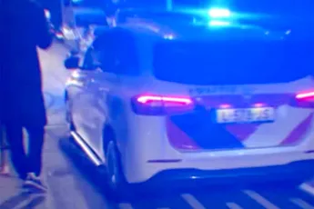 Politie wil motorrijders spreken, overstekende mensen zorgen voor vertraging