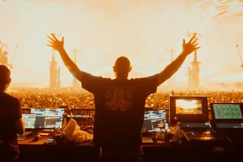 VPRO duikt in de magie van de Defqon.1 Endshow – en ja, dat is pure kunst