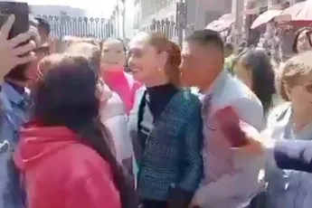 Man randt Mexicaanse president Claudia Sheinbaum aan in Mexico-Stad