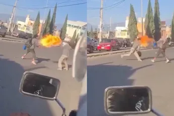 Mexicaans straatgevecht krijgt toch wel extra element door vuurspuwer als deelnemer